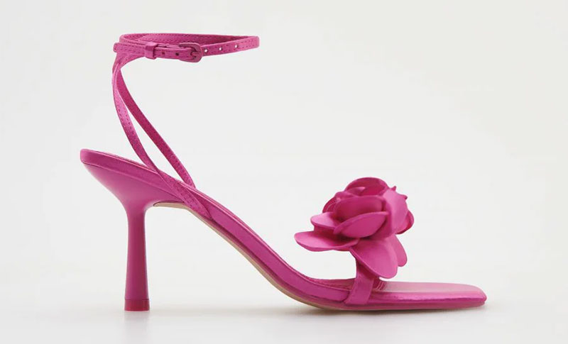 Reserved sandale u boji fuksije s cvjetnim motivima