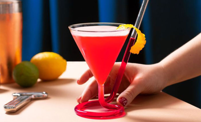 Martini čaše sa slamkom